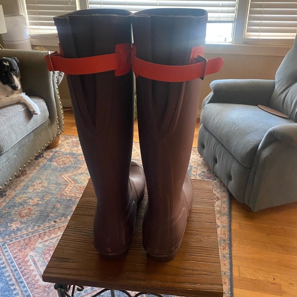Hunter boots. Size 9. Will fit larger calf. - Picture 3 of 7
